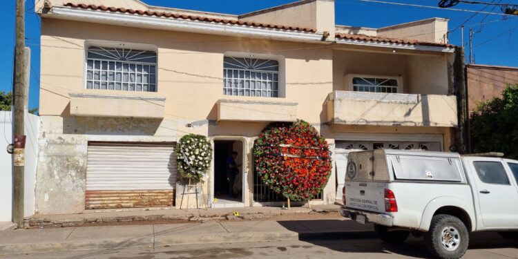 Peritos de la FGES recaban evidencias en la casa de “Don Yoyo”, víctima del operativo del Ejército en la Hidalgo