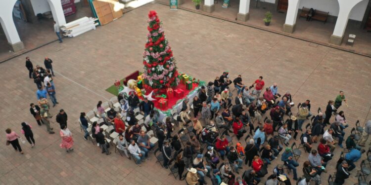 Ciudadanos acuden a aprovechar descuentos del predial en el arranque del 2023