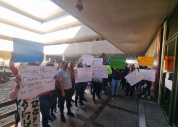 Protestan en Palacio de Gobierno habitantes de Jesús María y exigen justicia