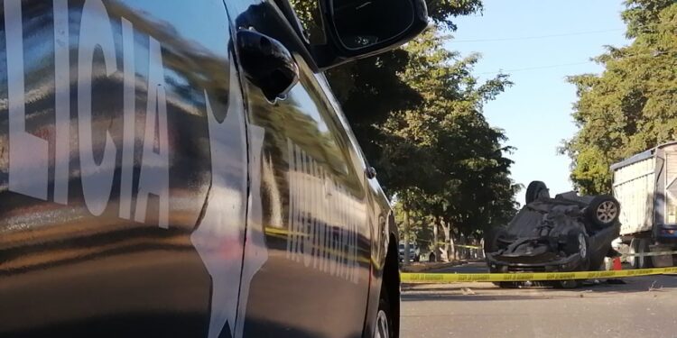 Muere empleado de la SSPE en choque y volcadura en Navolato