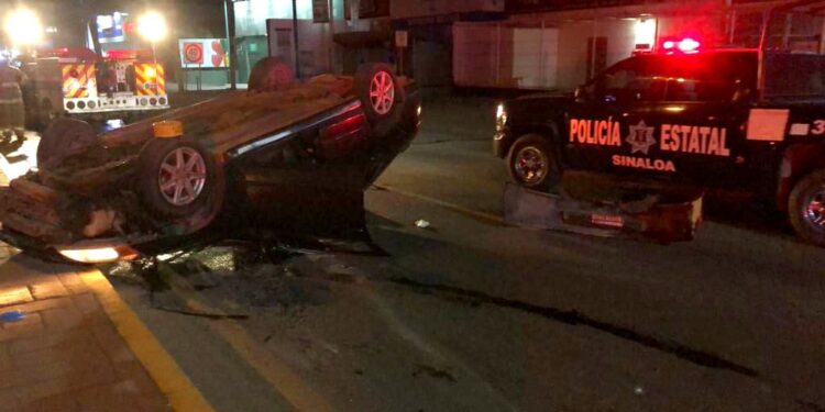 Empleado del Ayuntamiento de Salvador Alvarado murió está madrugada en una volcadura