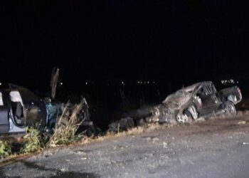 Muere prensado adulto en choque de dos camionetas en “La Palma”