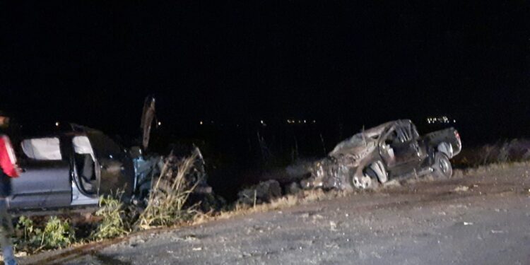 Muere prensado adulto en choque de dos camionetas en “La Palma”