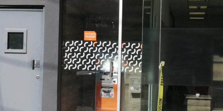 Ladrones intentan saquear cajero automático del Cuontry Club