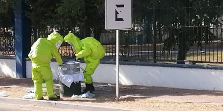 Desalojan a maestros y alumnos del Colegio Sinaloa por bidón con supuesto material tóxico