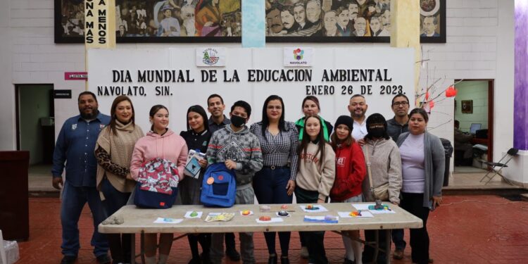 Premian a 3 jóvenes navolatenses ganadores del Taller de Reciclaje de Papel y Moldeado