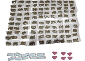 Asegura arma de fuego y más de 2 mil 500 envoltorios de presunta droga en Mocorito