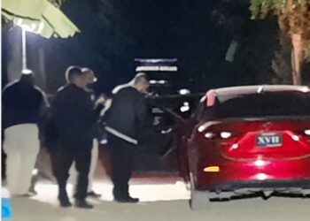 Hallan a joven asesinado en un auto a espaldas de la Guardia Nacional