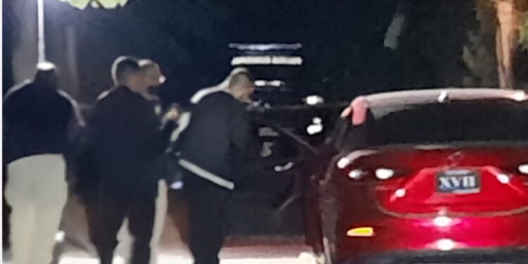 Hallan a joven asesinado en un auto a espaldas de la Guardia Nacional