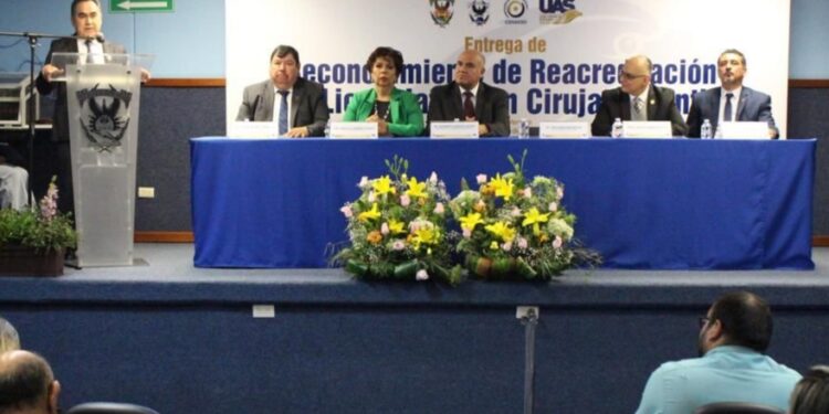 Reafirma la UAS su calidad académica al recibir la reacreditación de la Licenciatura en Cirujano Dentista