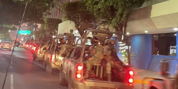 Mil 500 elementos del Ejército recorren las calles de Culiacán