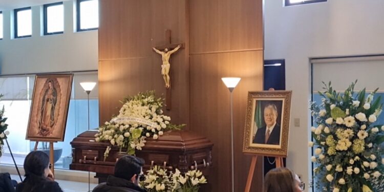 Acuden familiares y personajes de la  política al funeral del ex gobernador Jesús Aguilar Padilla