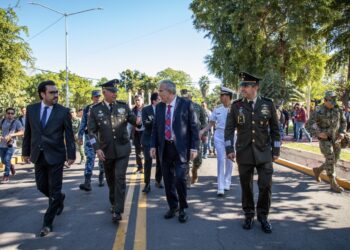 Juan de Dios Gámez asiste a la ceremonia de toma de protesta del Comandante de la 9/a. Zona Militar