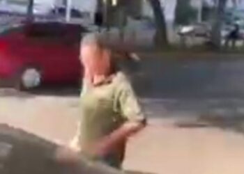 Video. “Siga robando cabrón”: Ciudadano capta a ladrón de baterías de automóviles en Culiacán