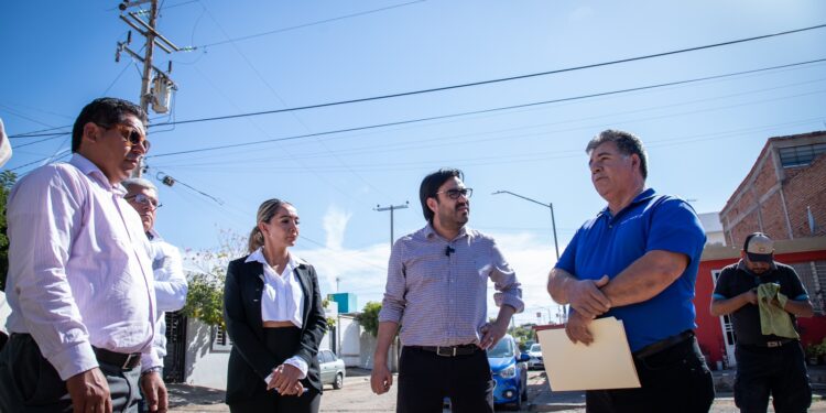 Ayuntamiento de Culiacán instala contenedores de basura en la col. Infonavit Barrancos