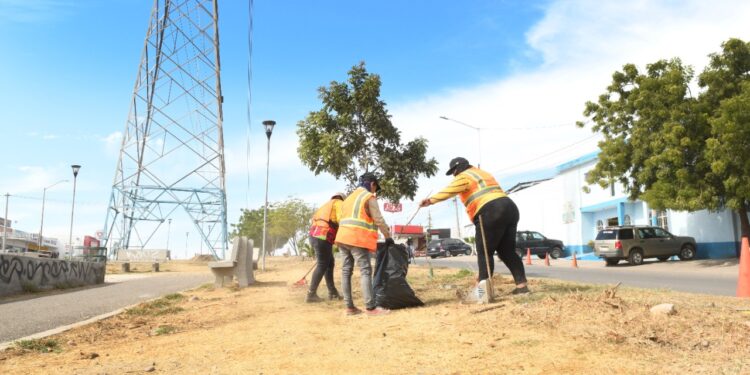 Acondicionan Parque Lineal sobre el bulevar Las Torres