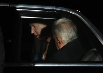 Una entrevista blindada y a toda velocidad; AMLO y Biden pasan más de una hora en “La Bestia”