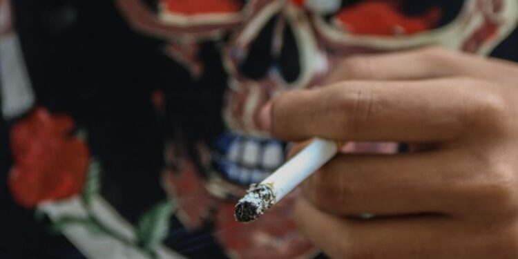 Los pequeños comercios perderán hasta el 25% de ventas con la ley contra el cigarro