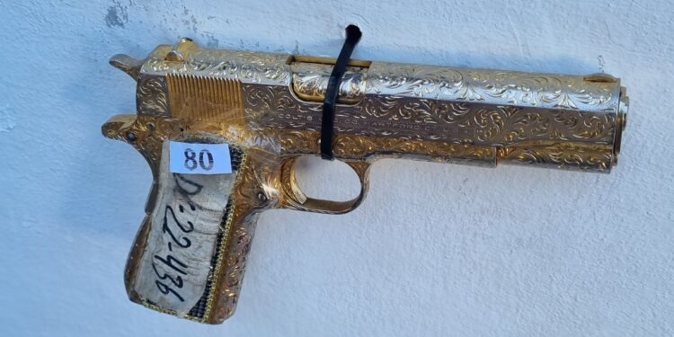 Ejército destruye armas bañadas en oro aseguradas al narcotráfico