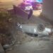Se vuelca auto y el conductor “desaparece” en Alturas del Sur
