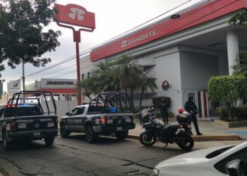 Adulto mayor es despojado de $100 mil en efectivo que había retirado de un banco