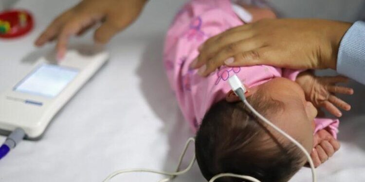 El tamiz auditivo neonatal es trascendental para detectar oportunamente problemas de sordera