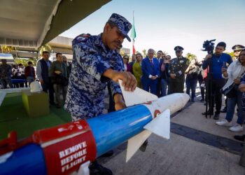 Rocha inaugura exposición militar “La Gran Fuerza de México” en explanada de Palacio de Gobierno