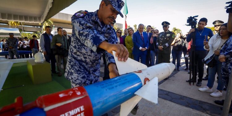 Rocha inaugura exposición militar “La Gran Fuerza de México” en explanada de Palacio de Gobierno
