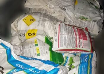 Detienen a pareja que robaba fertilizante en Costa Rica