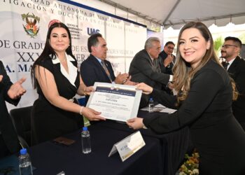 Egresan del CIDOCS 34 profesionales de la salud