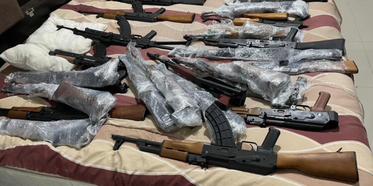 En Bosques del Rey se preparaban para una “guerra” y les cayeron por tierra y aire