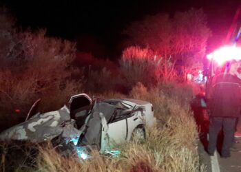 Choca camión de Ley y automóvil; 15 personas resultan lesionadas