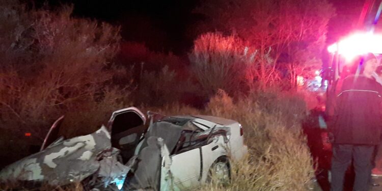 Choca camión de Ley y automóvil; 15 personas resultan lesionadas