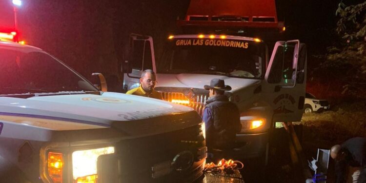 Góndola cae a barranco y su conductor resulta con heridas graves en Badiraguato