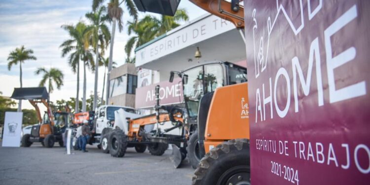 Ayuntamiento de Ahome realiza inversión histórica en equipamiento para Obras Públicas