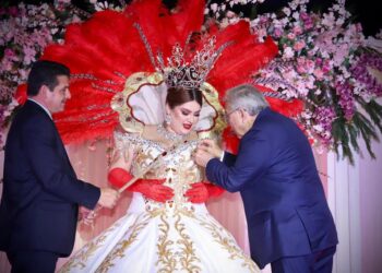Rocha corono a Lizbeth Leticia I como nueva Reyna de los Juegos Florales del Carnaval Guamúchil 2023