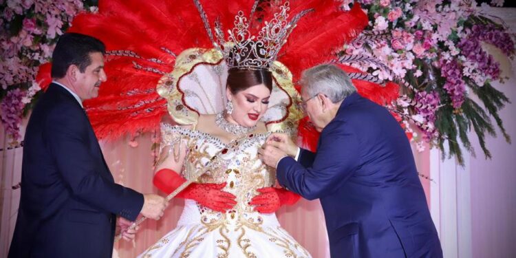 Rocha corono a Lizbeth Leticia I como nueva Reyna de los Juegos Florales del Carnaval Guamúchil 2023
