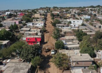 Continúan obras de pavimentación en Culiacán