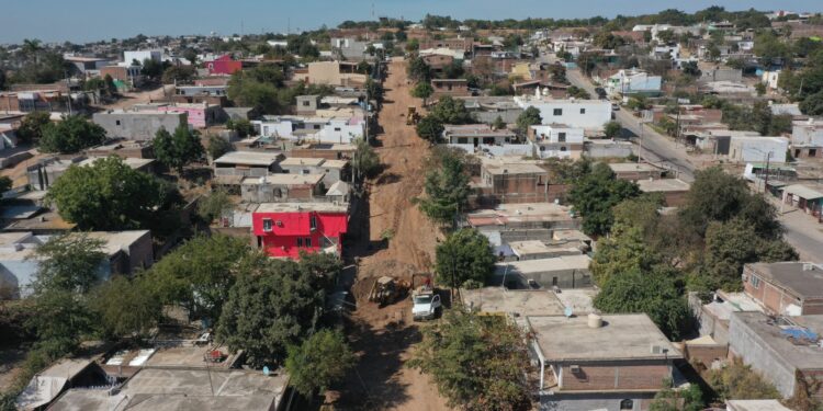 Continúan obras de pavimentación en Culiacán