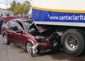 Choque deja una mujer lesionada