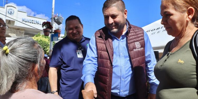 Ayuntamiento de Badiraguato beneficia a cientos de familias con la ‘Feria del Progreso’