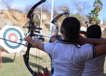 Abre sus puertas en Badiraguato la Clínica de Tiro con Arco