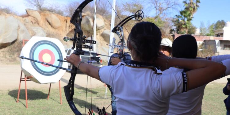 Abre sus puertas en Badiraguato la Clínica de Tiro con Arco