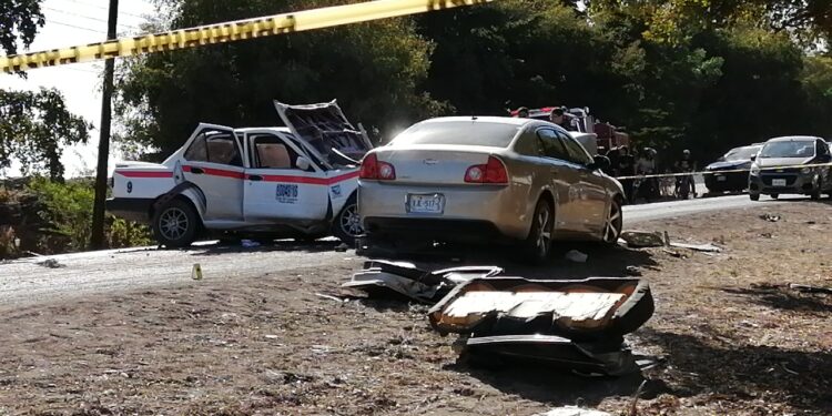Muere taxista y 6 personas resultaron heridas en “encontronazo”