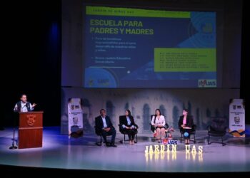 Médicos especialistas reciben su título profesional el mismo día que se gradúan