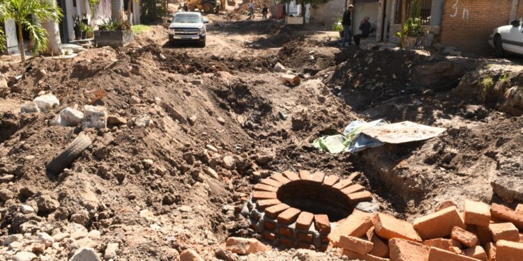 Ayuntamiento avanza con obras de pavimentación con concreto hidráulico