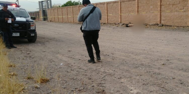 Localizan a hombre asesinado y desnudo en La Laguna Colorada