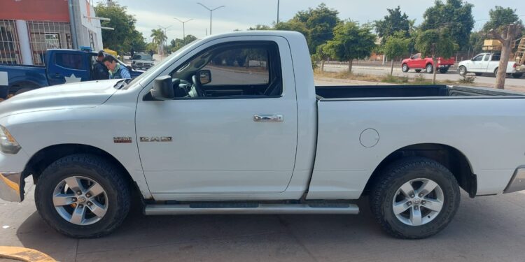 Recuperan una de las camionetas robadas ayer en Angostura