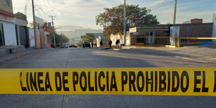 Hallan sin vida a un hombre; investigan si fue asesinado