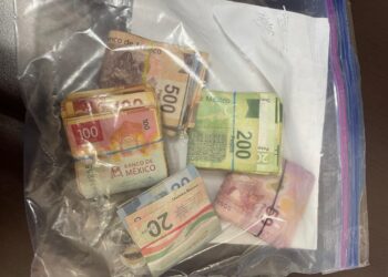 Hermanos son detenidos tras despojar un camión repartidor y robar casi 27 mil pesos en efectivo